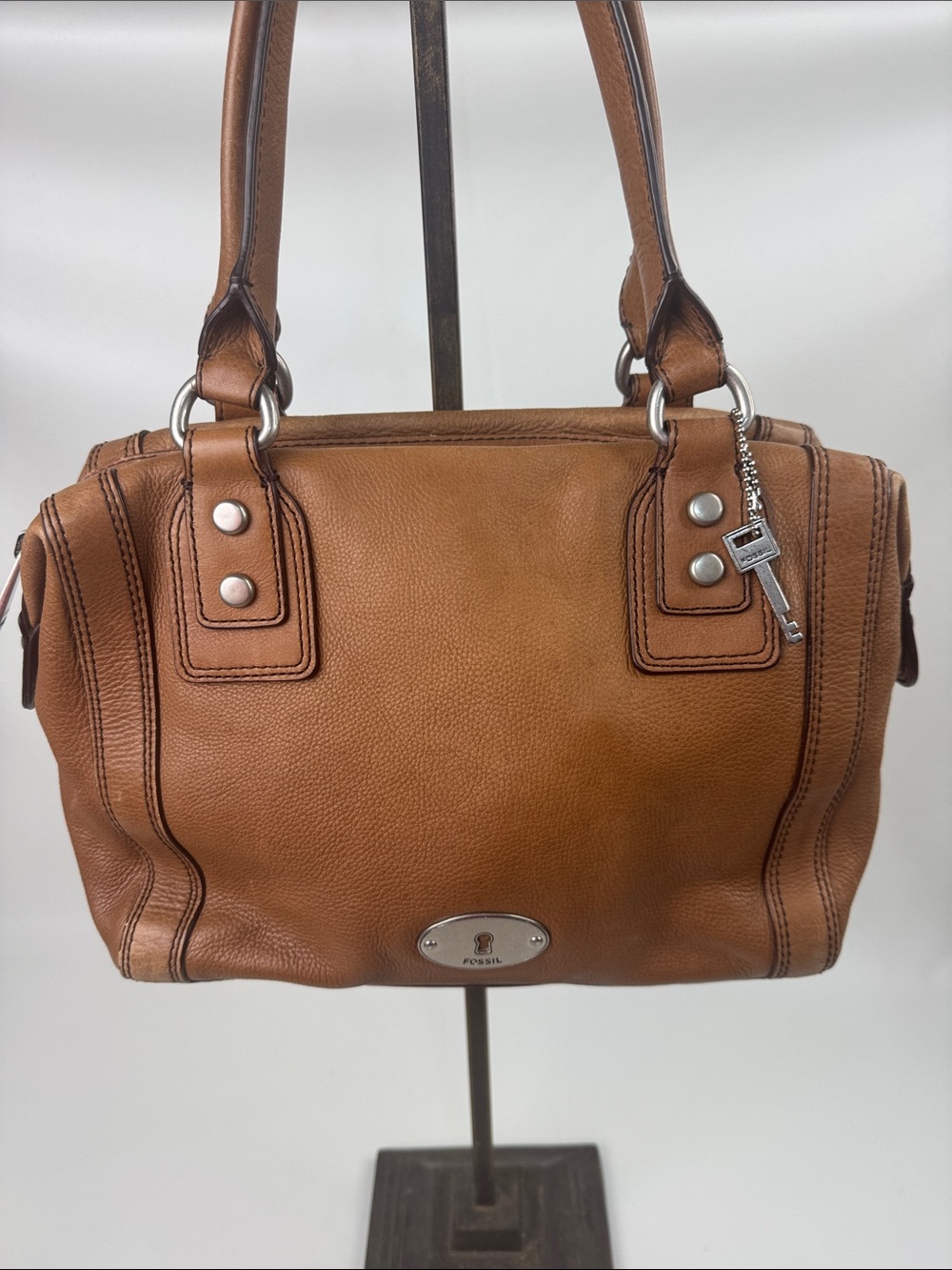 Vintage Fossil Tan brown Leather Double-Handle Satchel Bag Key Charm Zip closure